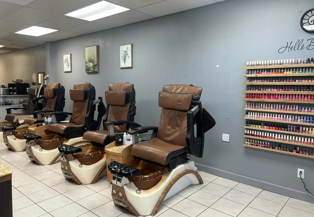 Cần sang GẤP tiệm nails NHỎ