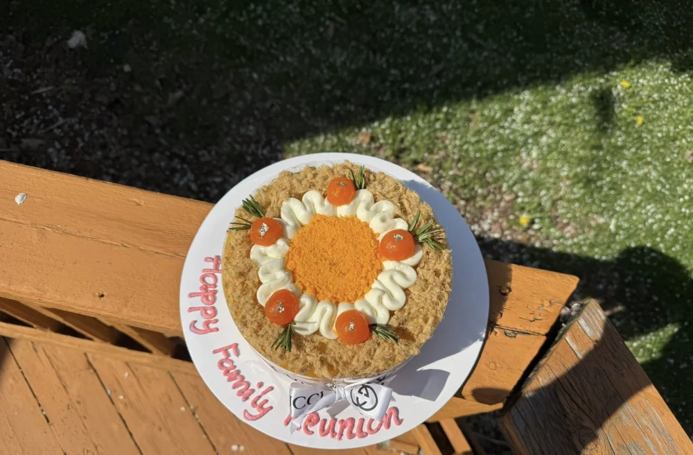 Order bánh kem sinh nhật và bông lan trứng muối tại Sterling Heights, MI
