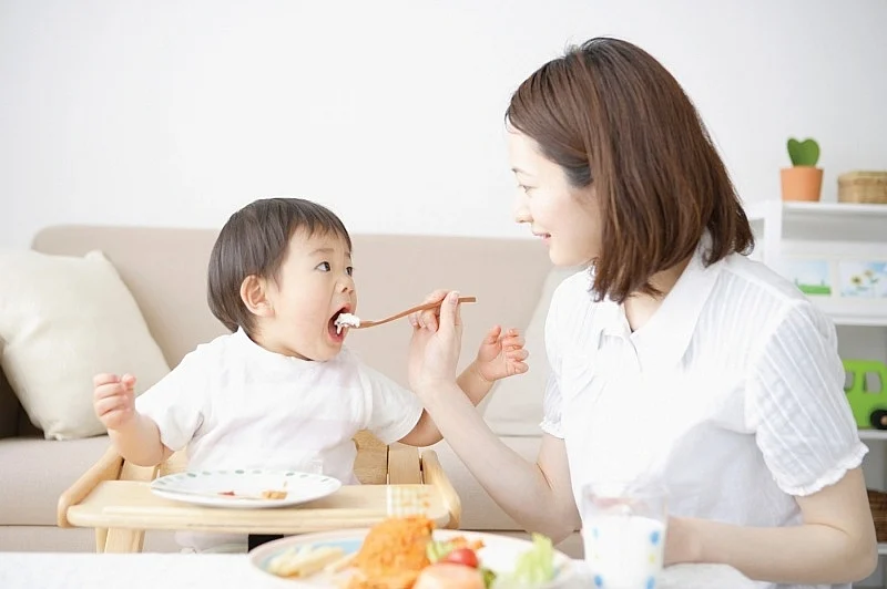 TÌM NGƯỜI ĐÓN BÉ VÀ CHĂM SÓC BUỔI TỐI